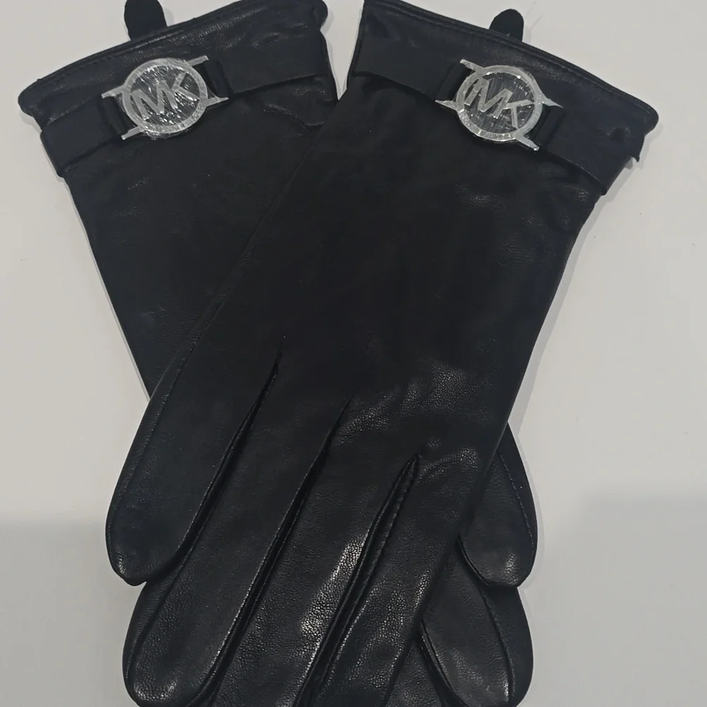 NEW ✅Michael Kors Black Leather Gloves with Silver MK Metal Logo Soft Lining MED